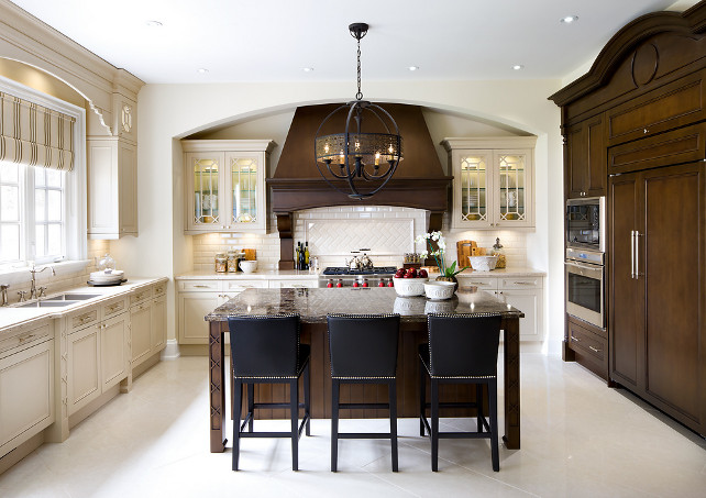 Kitchen.-Transitional-Kitchen-Design.-Kitchen-with-X-mullion-design.-Kitchen-KitchenDesign-TransitionalKItchen-XMullion-Designed-by-Jane-Lockhar.