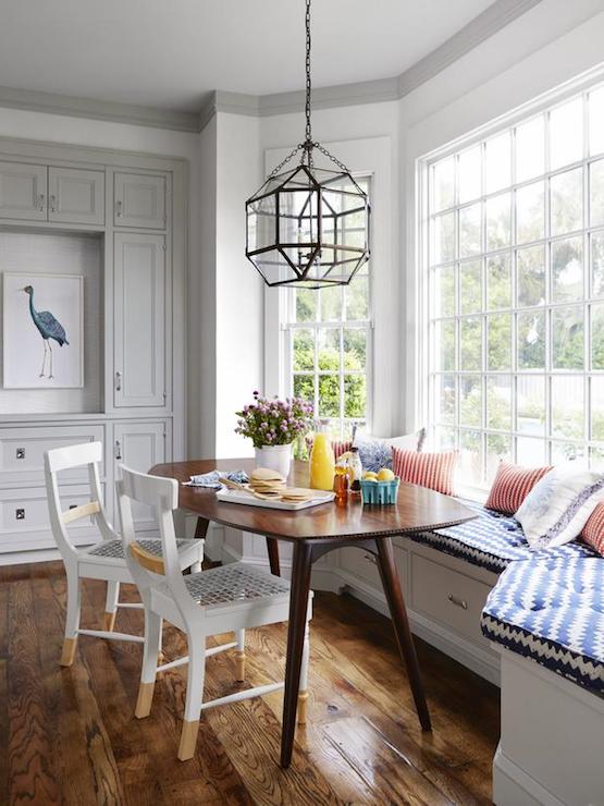 breakfast nook bay window